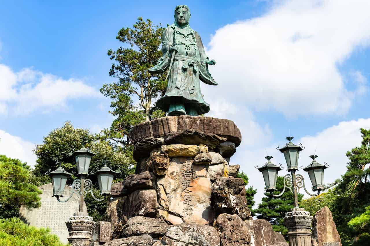 日本最古を探せ】西南戦争の慰霊碑・兼六園の「日本武尊像」にまつわる不思議 | TABIZINE～人生に旅心を～