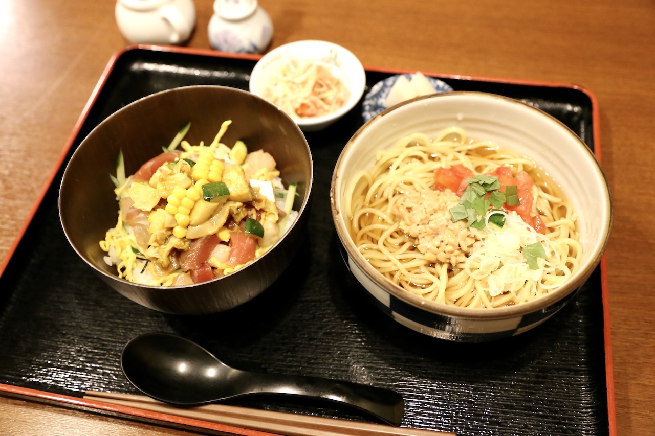 週替わりの海鮮丼セットがコスパ最強！西新宿の名割烹「板前心 菊うら」【新宿おすすめランチ】