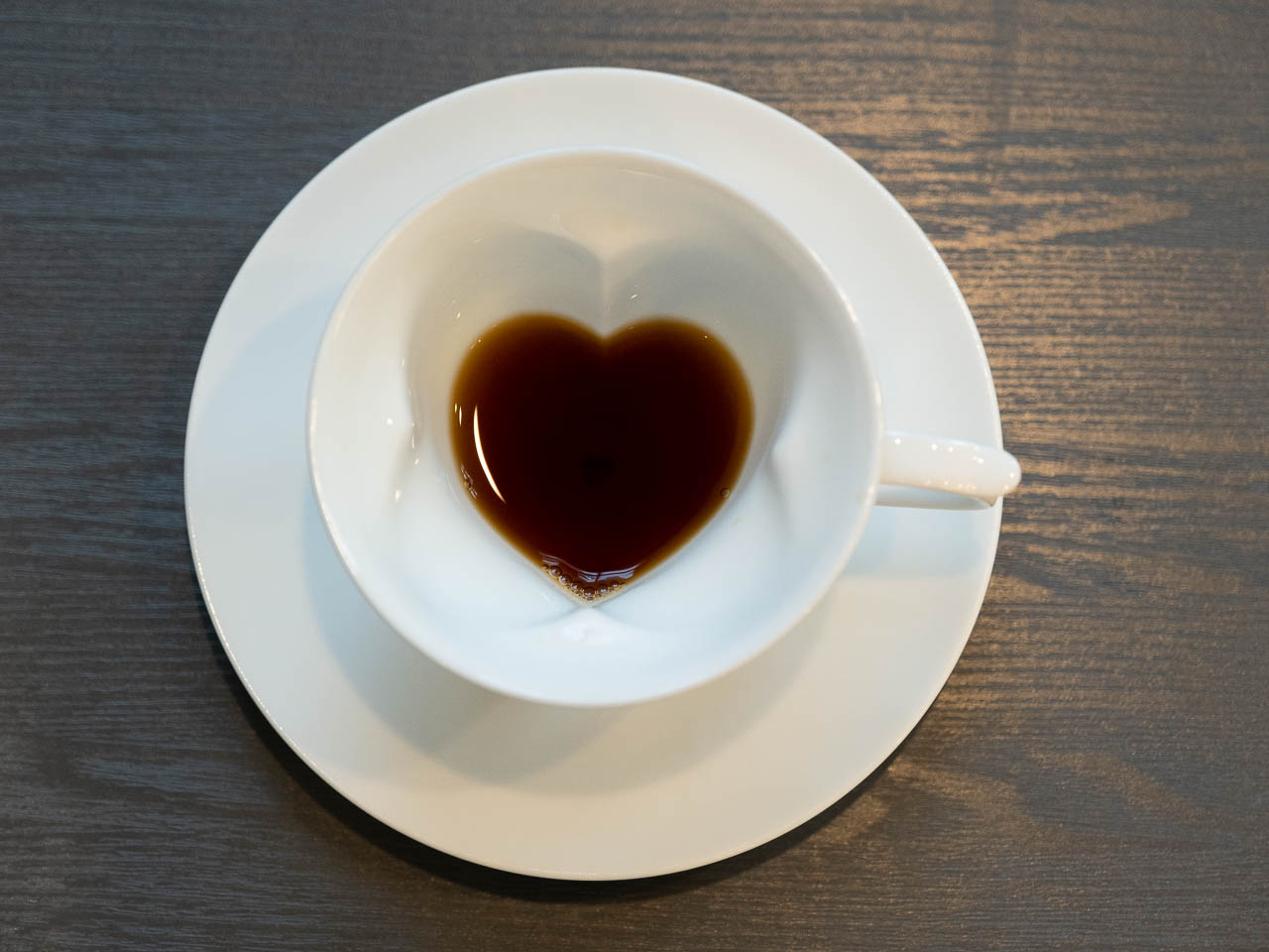 コーヒーを飲み進めると四葉のクローバー形からハート形に変化するカップが可愛い 編集部ブログ 記事詳細 Infoseekニュース