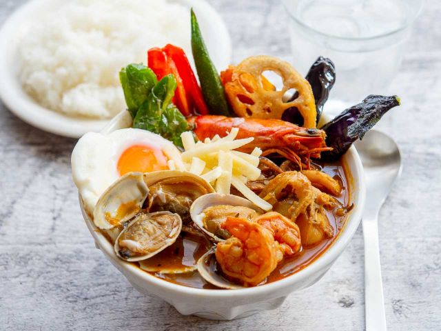 「北海道の恵み！竜宮の賄い海鮮スープカレー」にトッピングをして実食