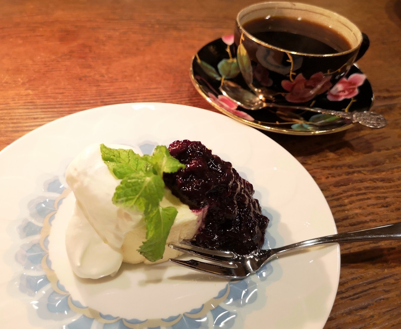 東京都渋谷区・「茶亭 羽當」レアチーズケーキ