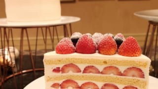 東京都文京区・「ホテル椿山荘東京」2022クリスマスケーキ（極 ガトー・オー・フレーズ）2