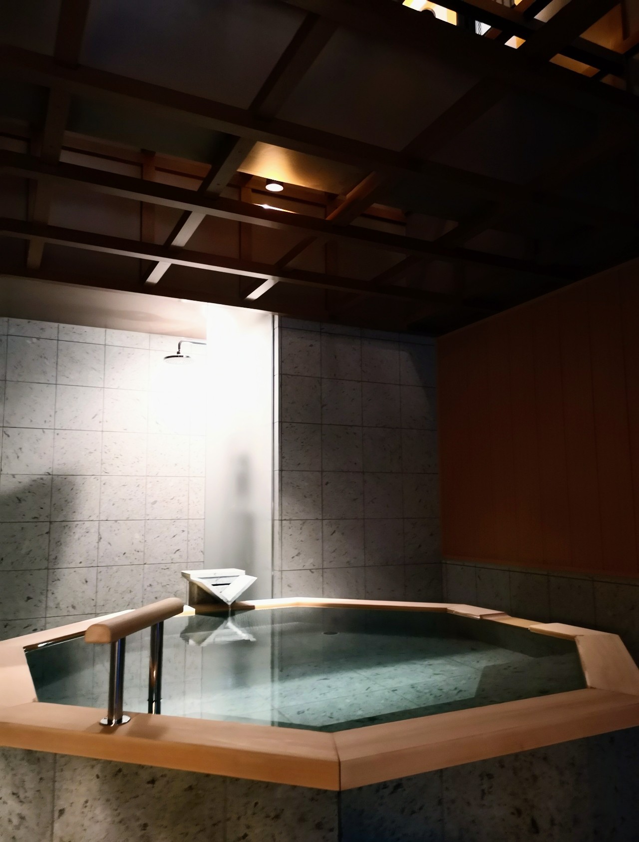 神奈川県足柄下郡・ホテル「はつはな」貸切温泉風呂「静寂の湯」