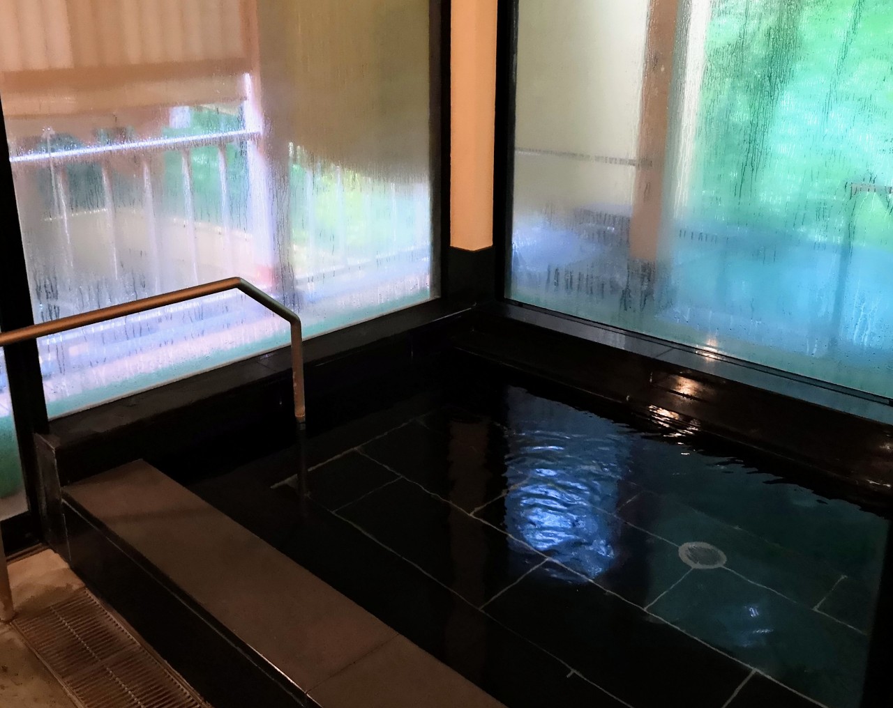 神奈川県足柄下郡・ホテル「はつはな」大浴場「山の端」
