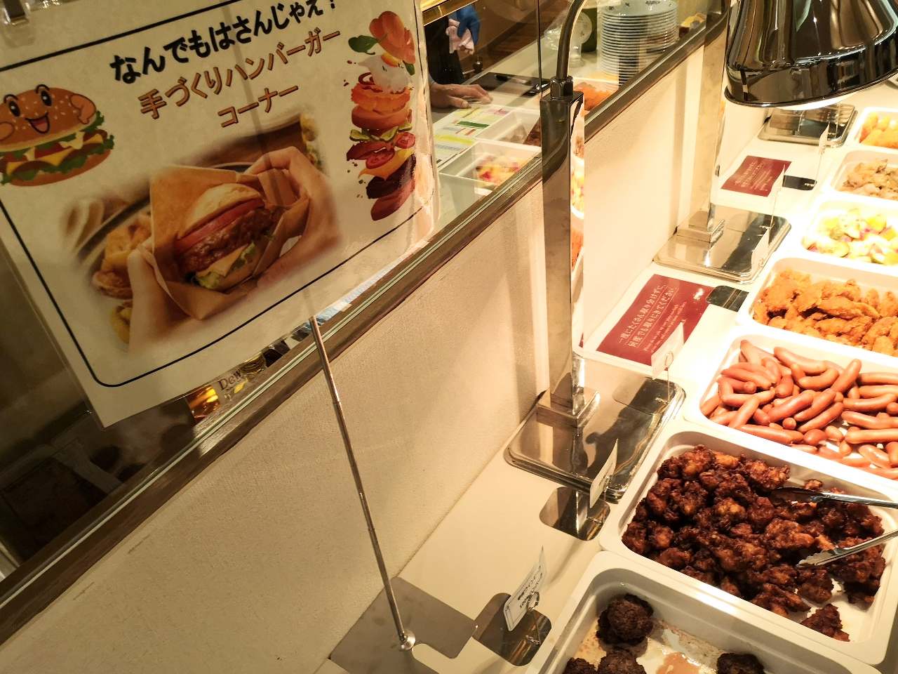 山梨県韮崎市・「シャトレーゼホテル にらさきの森」、「シャトレーゼ体感ツアー」夕食のハンバーガー作り