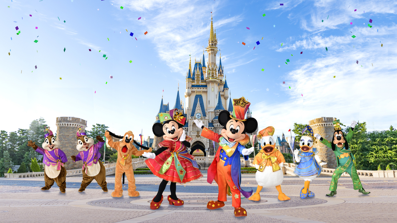 【東京ディズニーリゾート40周年“ドリームゴーラウンド”】ミッキーたちの新コスチュームをお披露目！