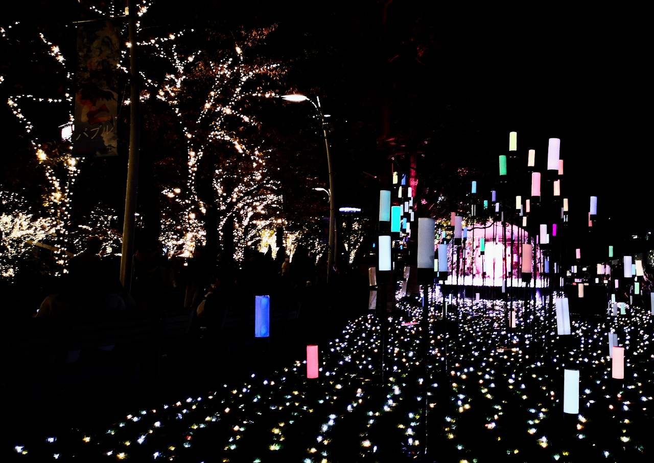東京都港区・「東京ミッドタウン」MIDTOWN CHRISTMAS 2022（並木道・CHRISTMAS STORY LIGHTS）