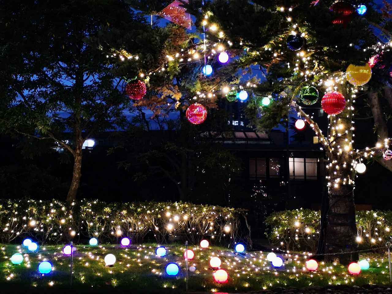 東京都港区・「東京ミッドタウン」MIDTOWN CHRISTMAS 2022（PARTY POPPER TREE）4