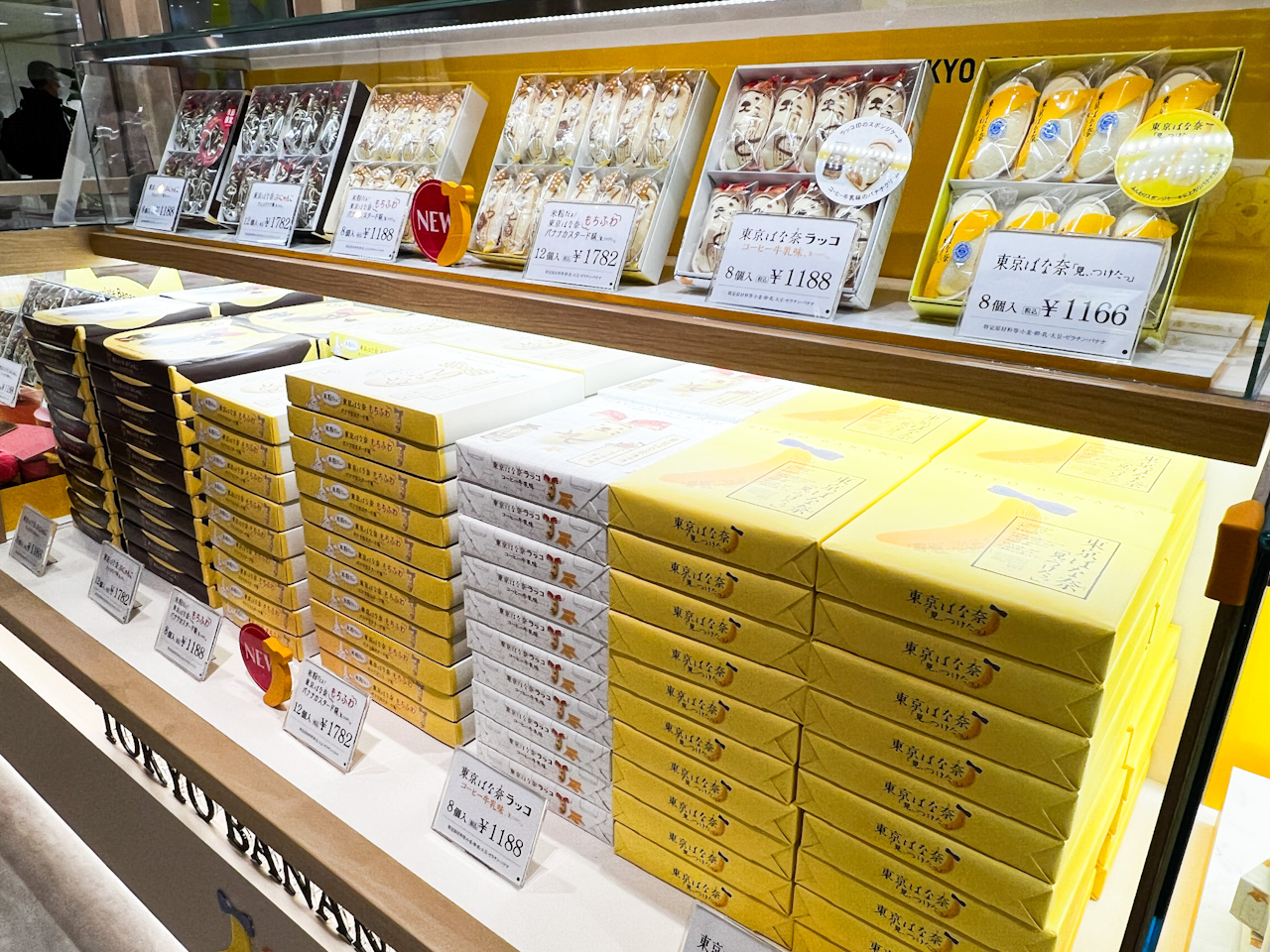 初代のシンプルな「東京ばな奈」はもちろん、現在購入できる「東京ばな奈」シリーズが集結