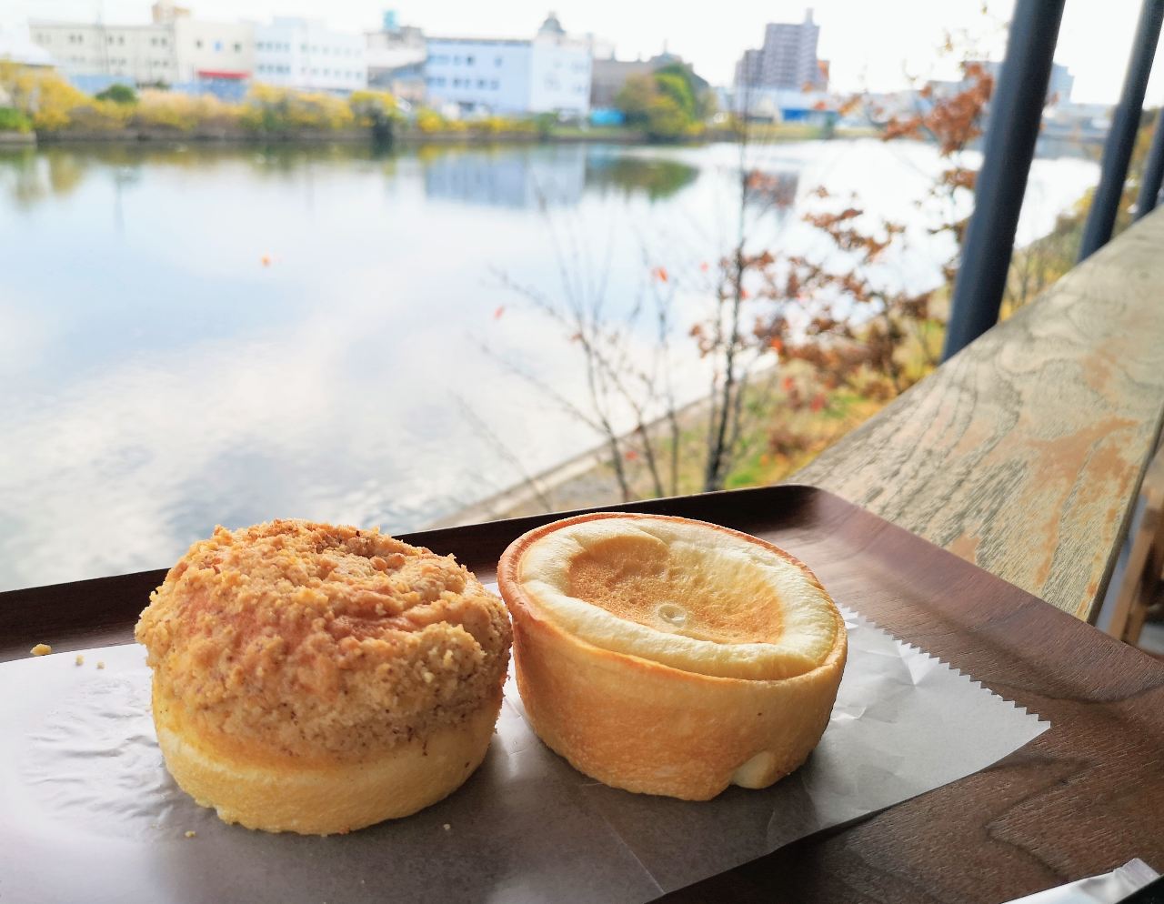 愛知県名古屋市・「バーミキュラ ビレッジ」、「VERMICULAR POT MADE BAKERY」こだわり卵のクリームパン・クランブルメロンパン