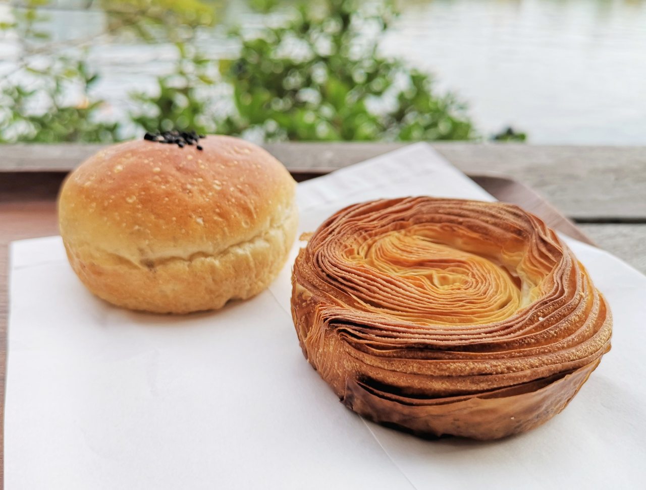 愛知県名古屋市・「バーミキュラ ビレッジ」、「VERMICULAR POT MADE BAKERY」鍋クロワッサン・鍋炊きつぶあんパン