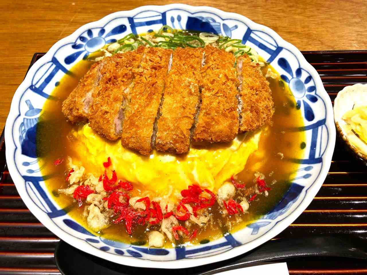 味味香 京都ポルタ店「京のオムカレーかつ丼」