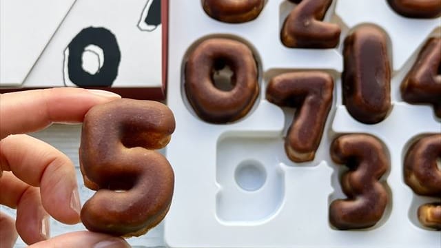 数字の形が可愛い「SO-SU-U 羊羹カステイラ（黒糖）」