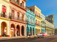 キューバ・ハバナのカラフルなストリート