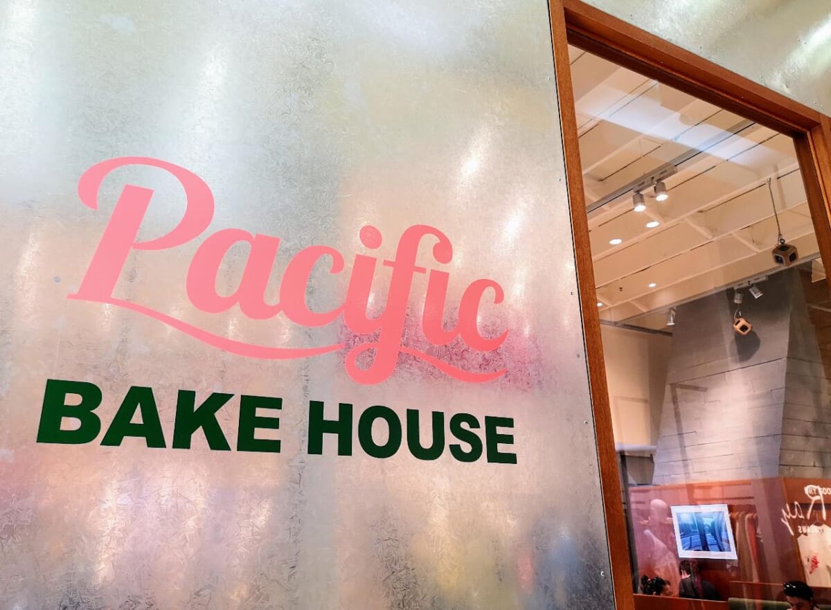 東京都新宿区・「Pacific BAKE HOUSE」看板