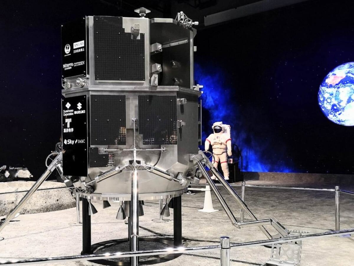 東京都江東区・「日本未来科学館」特別展「NEO 月でくらす展 ～宇宙開発は、月面移住の新時代へ！～」月面ゾーン（「HAKUTO-R」のランダー）