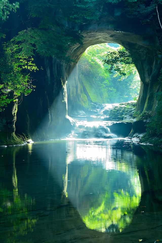 千葉県君津市「濃溝の滝・亀岩の洞窟」