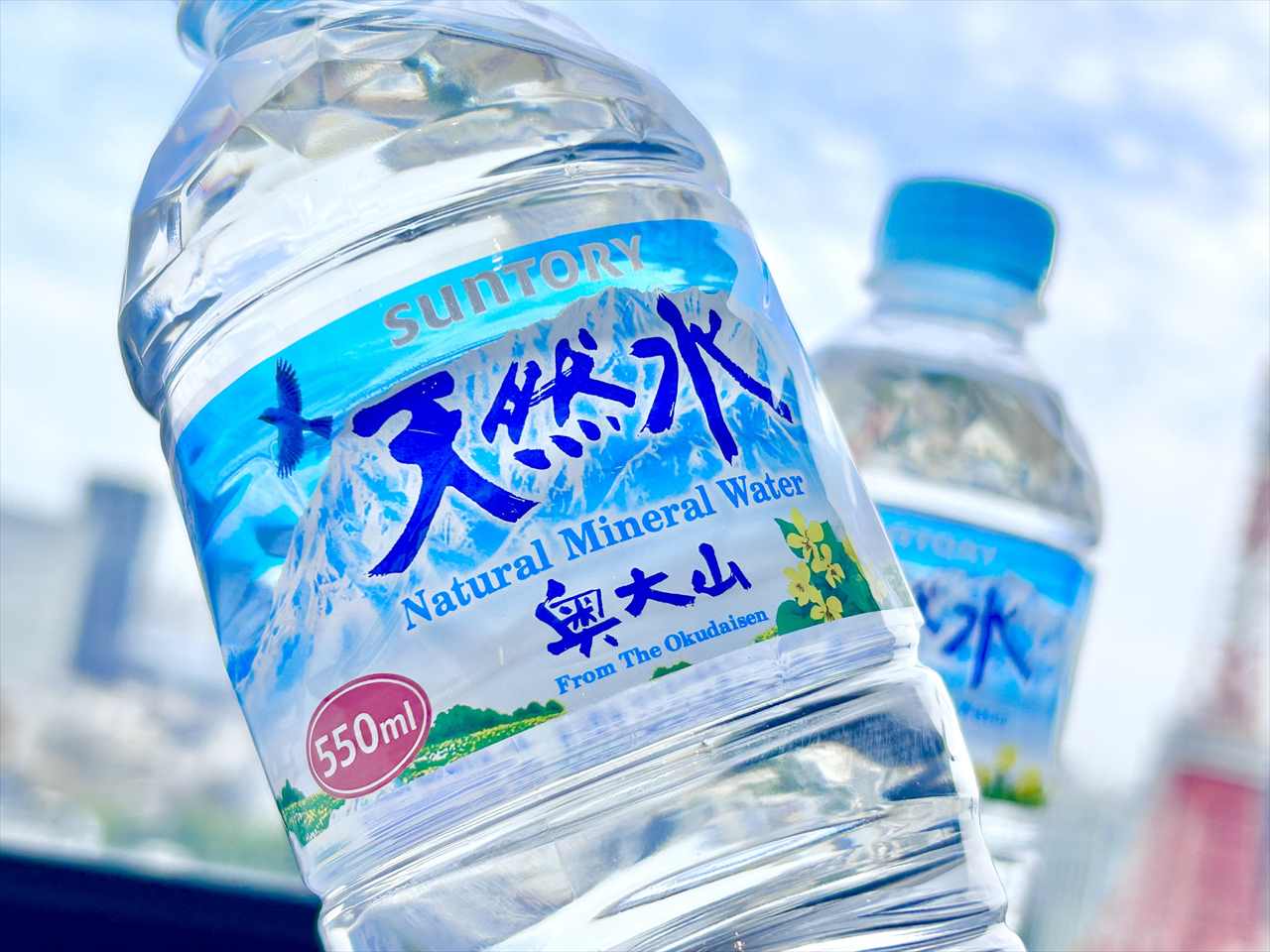【サントリー天然水飲み比べ！】関東「南アルプス」と関西「奥大山」、味の違いは？