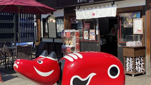 大きな赤べこが目印！七日町通りの散策に疲れたら「あかべこカフェ」でひと休み｜福島県会津若松市 | TABIZINE～人生に旅心を～