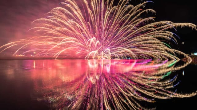 実は日本が世界一】直径1.2km！世界最大の「水中花火」は1988年に洞爺