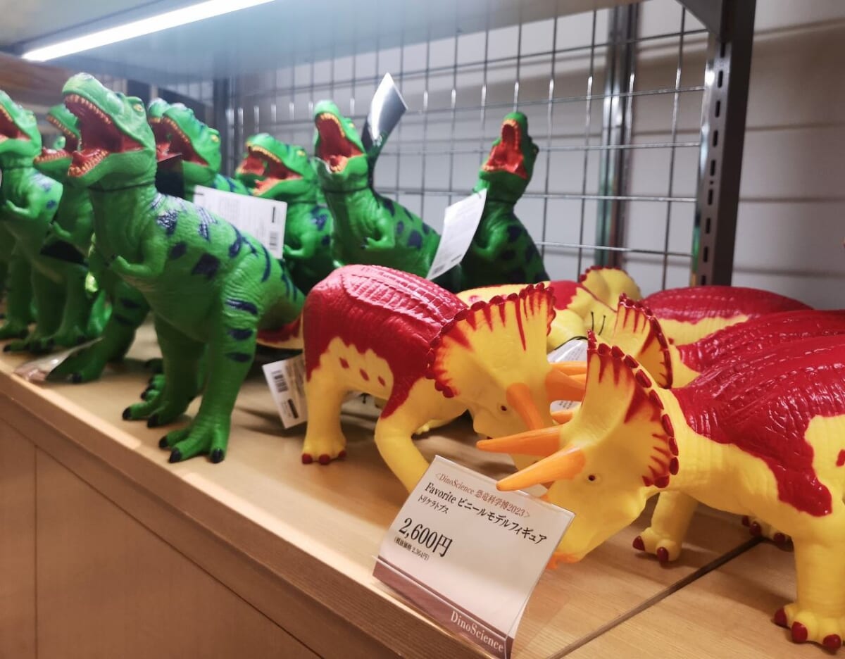 東京都港区・東京ミッドタウン・ホール「DinoScience 恐竜科学博 2023@TOKYO MIDTOWN」オフィシャルストア（ビニールモデルフィギュア）