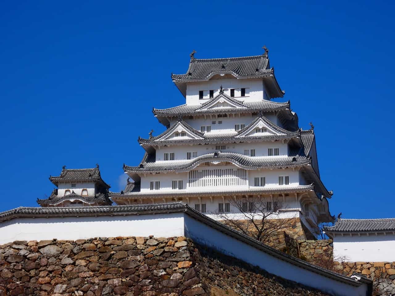 姫路城の「大天守」と「白漆喰の城壁」