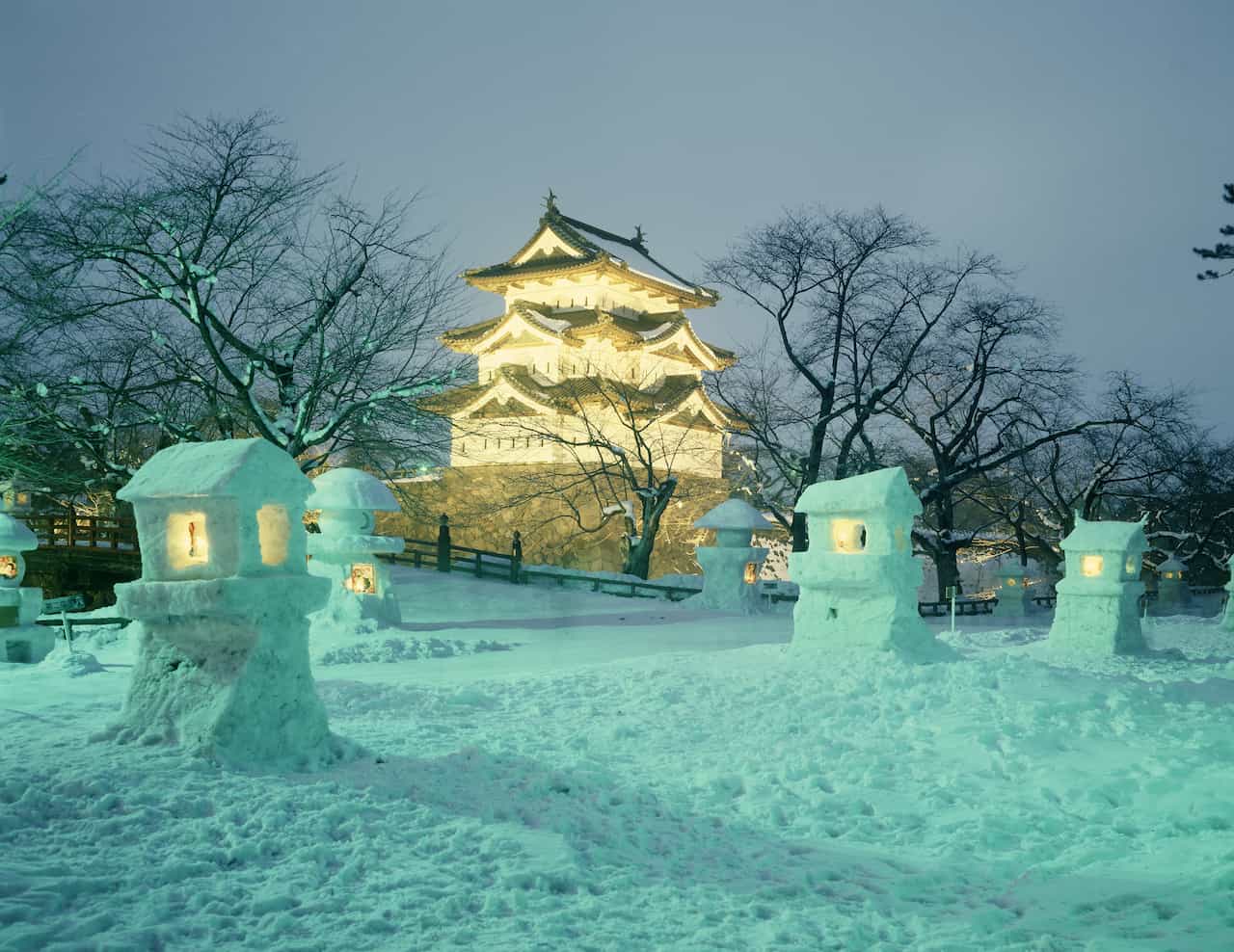 青森県・弘前城雪燈籠まつり