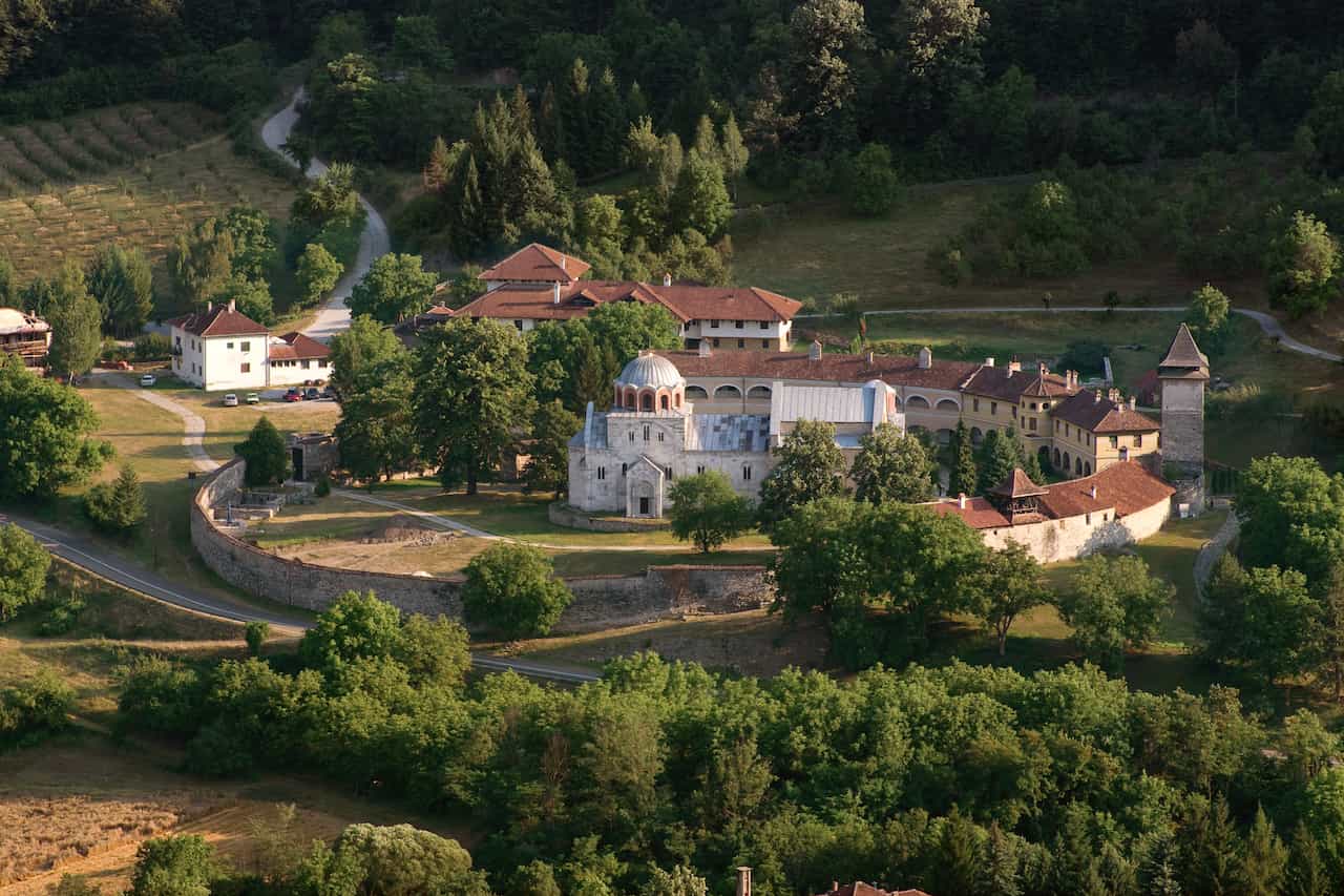 セルビア・ストゥデニツァ修道院遠景