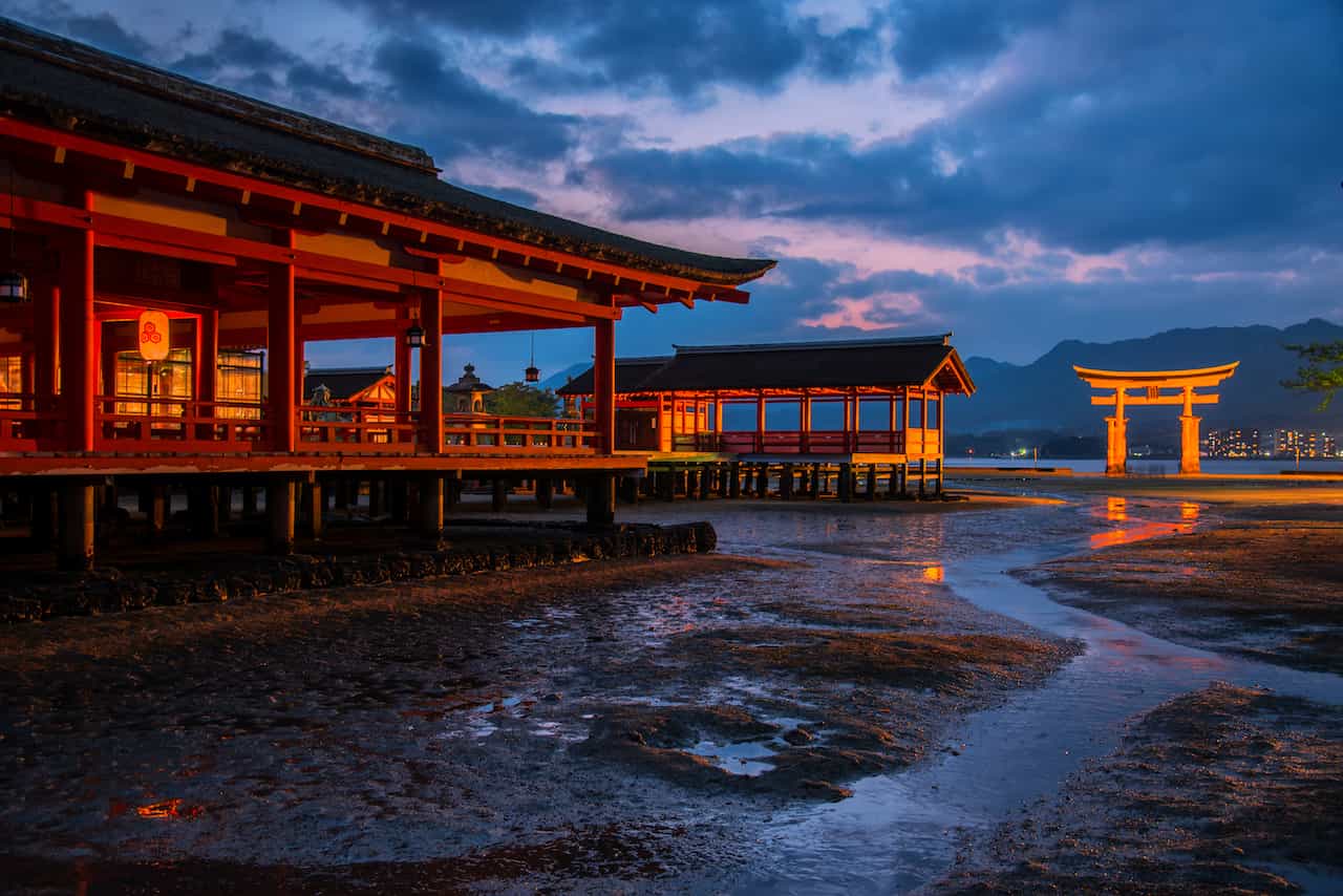 広島県・厳島神社の夕景