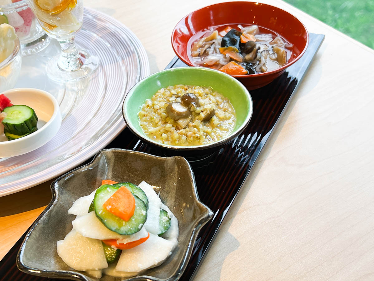 ほかにも、会津の郷土料理や、漬物、サラダなどのサイドメニューも豊富
