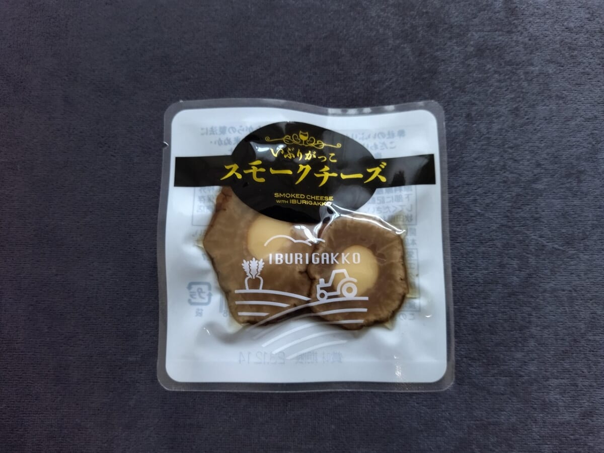 秋田県アンテナショップいぶりがっこスモークチーズ
