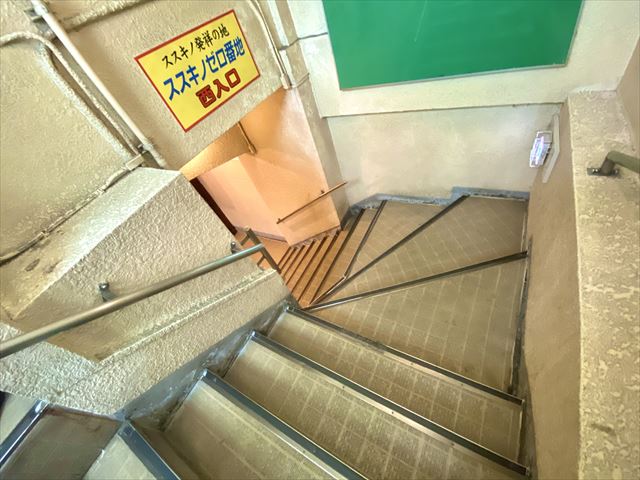 すすきのゼロ番地への階段