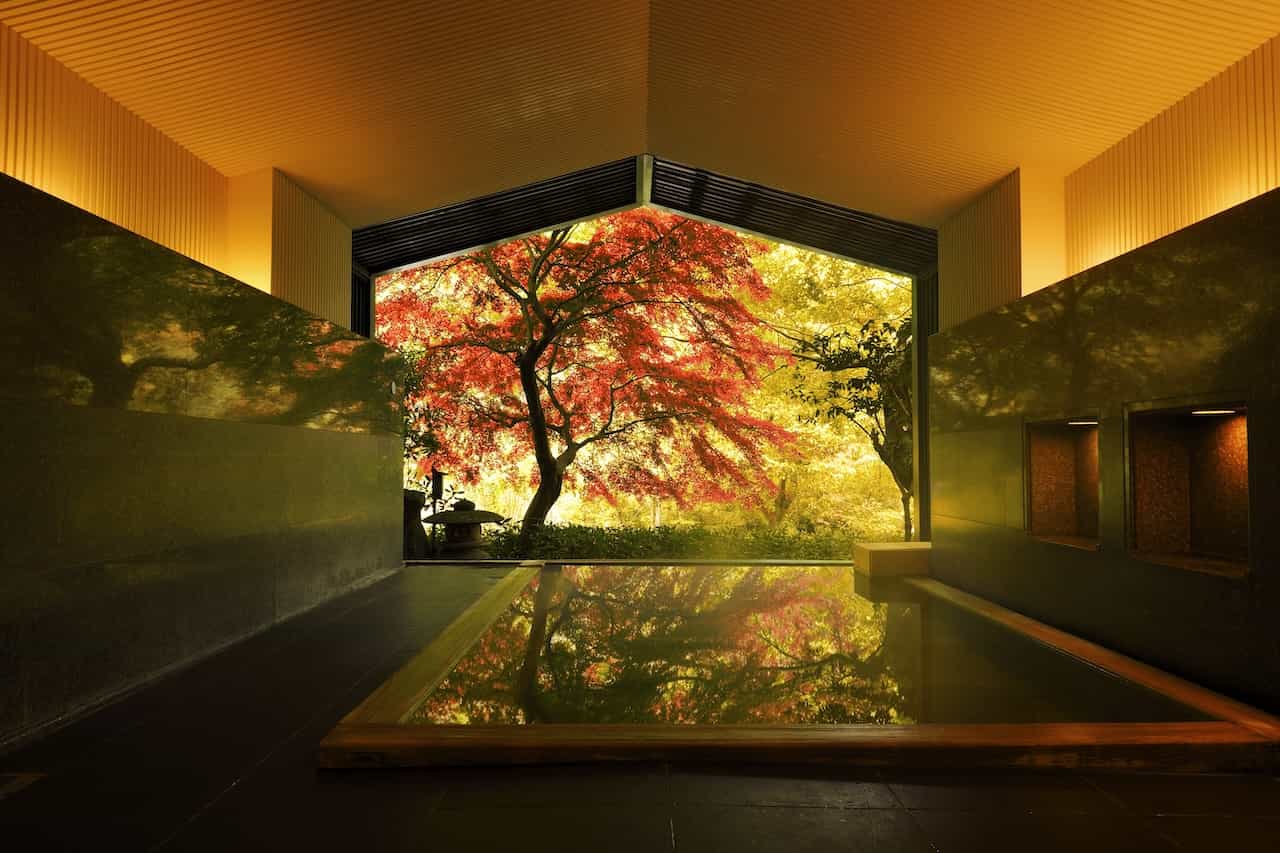 界 箱根・紅葉の半露天風呂