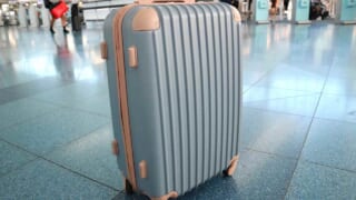 羽田空港でスーツケース受け取り