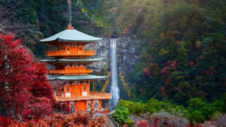 熊野那智大社と那智の滝（和歌山県）