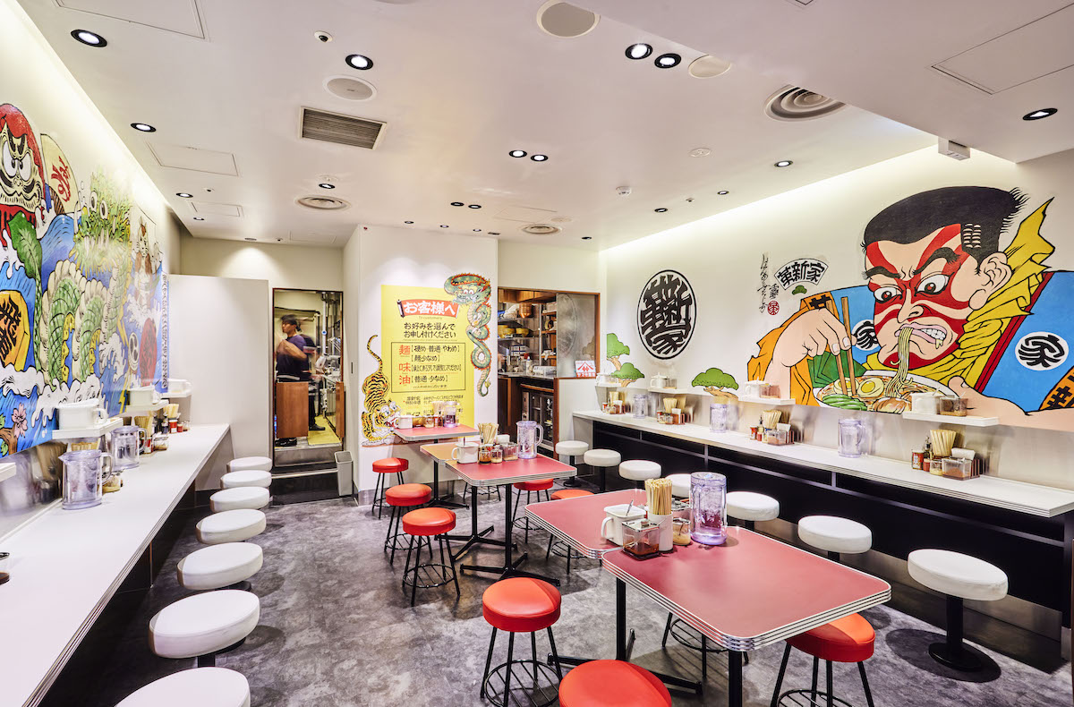 「家系ラーメン 革新家 TOKYO」は、店内も洗練されていて、入りやすい雰囲気