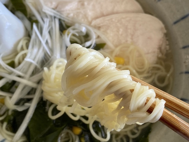 博多限定　柚子塩ラーメン　麺