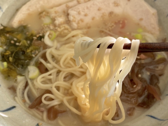 博多とんこつラーメン　麺
