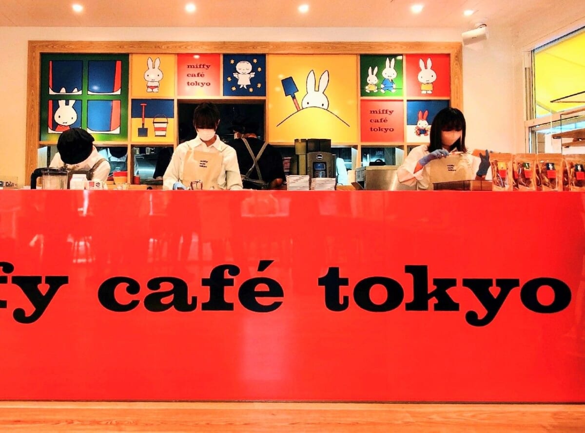 東京都渋谷区・「miffy café tokyo」店内カウンター
