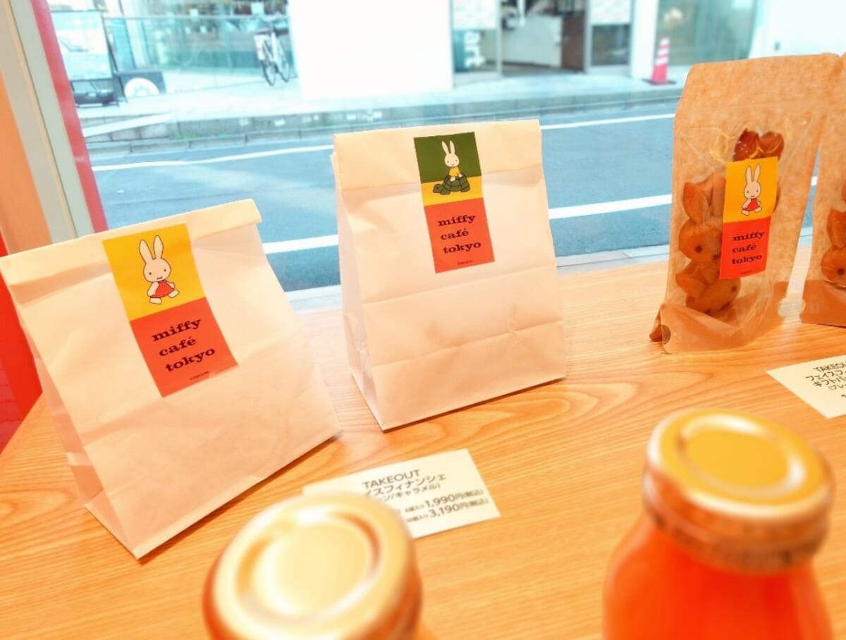 東京都渋谷区・「miffy café tokyo」テイクアウト・フェイスフィナンシェ（紙袋）
