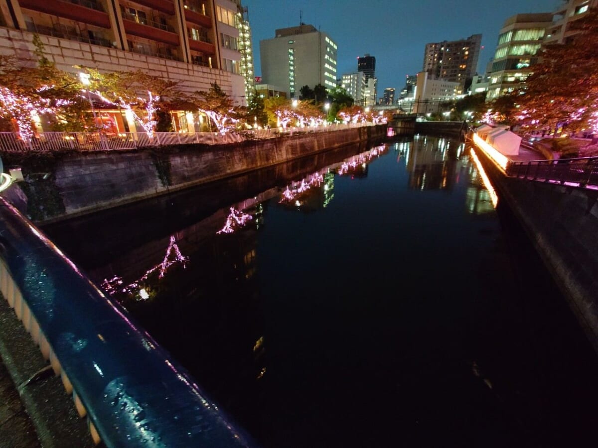 東京都品川区・「目黒川みんなのイルミネーション」橋の上からの風景