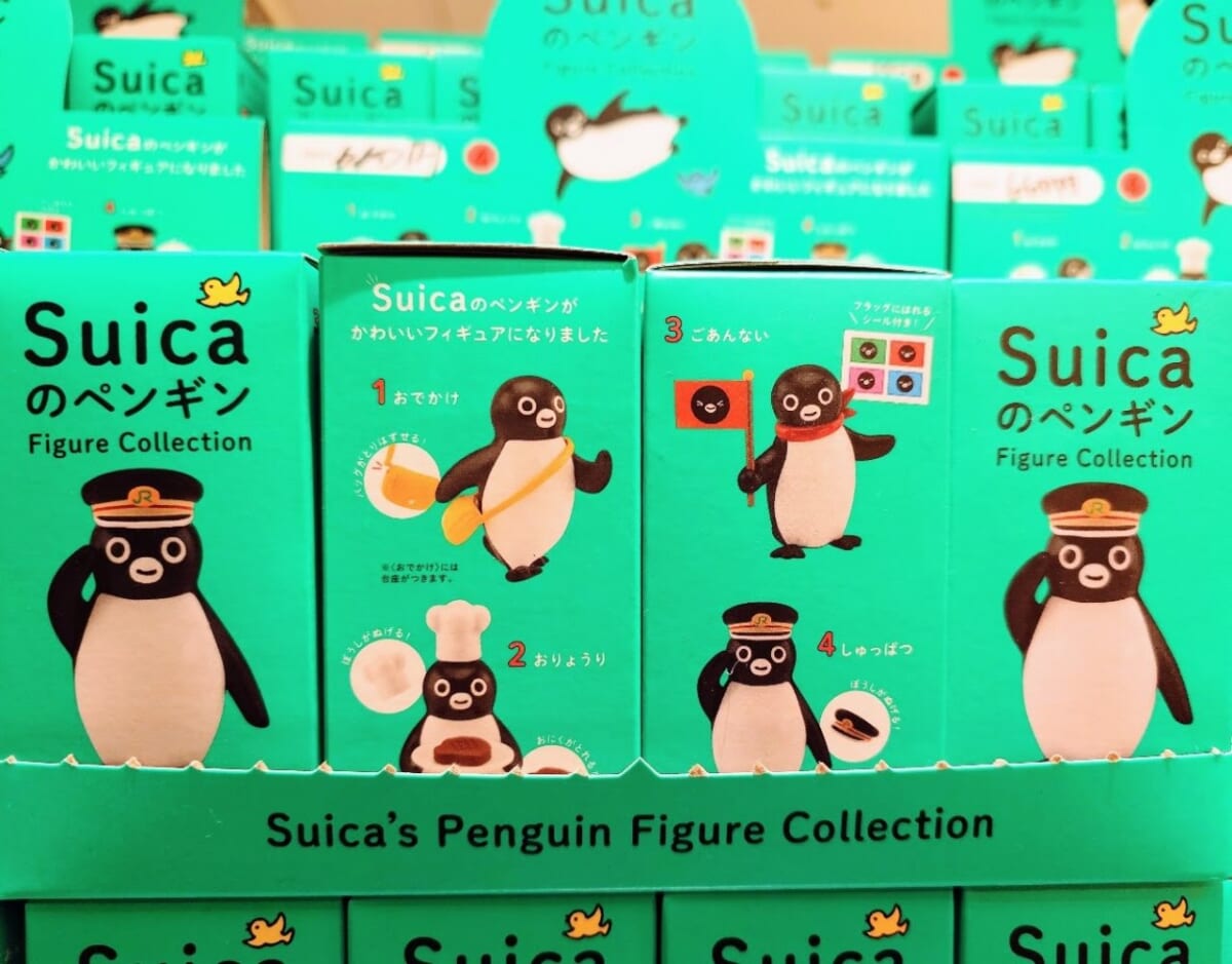 東京都台東区・JR上野駅・エキュート上野「Pensta」（グッズエリア）Suicaのペンギン フィギュアコレクション