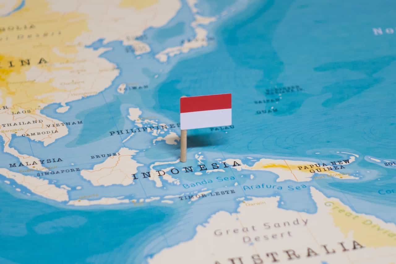 インドネシアの国旗と地図