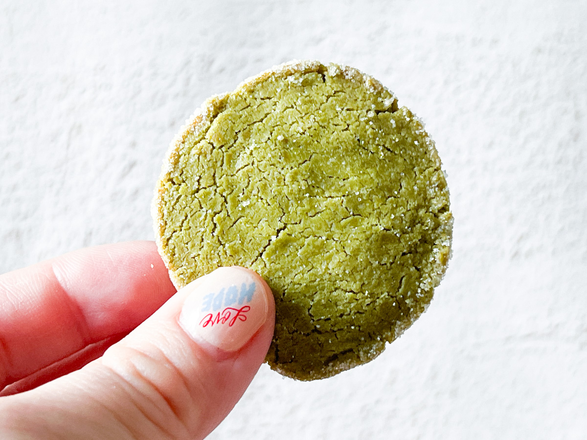緑色が鮮やかな丸い抹茶クッキー「エンゴロ」