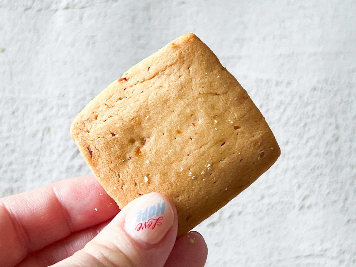 四角く硬いクッキー「タナイタ」