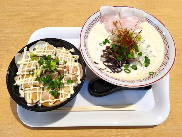 「南あわじラーメン」チャーマヨ丼＆鶏カプチーノラーメン