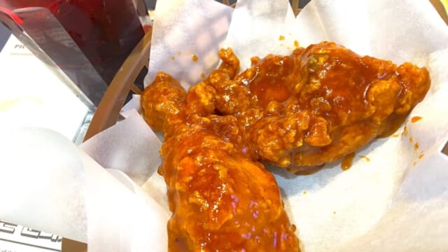 【韓国のケンタッキーでヤンニョムチキン！？】GODスウィートスパイシーチキンがでかウマすぎた | TABIZINE～人生に旅心を～  