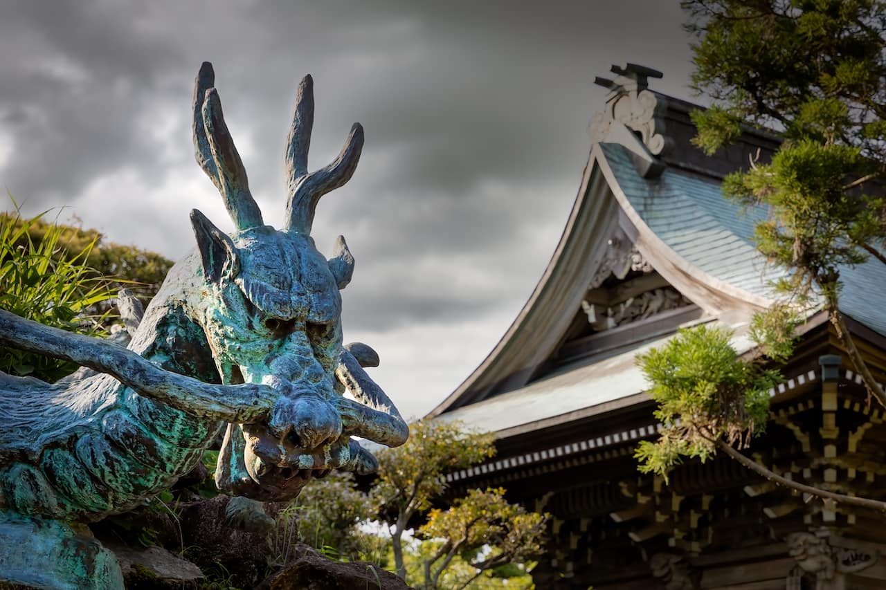 江島神社（神奈川県藤沢市）龍神のアップ