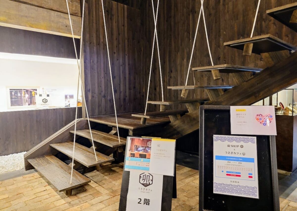 熊本県熊本市・「浜田醤油」うさぎカフェ（入口の階段）
