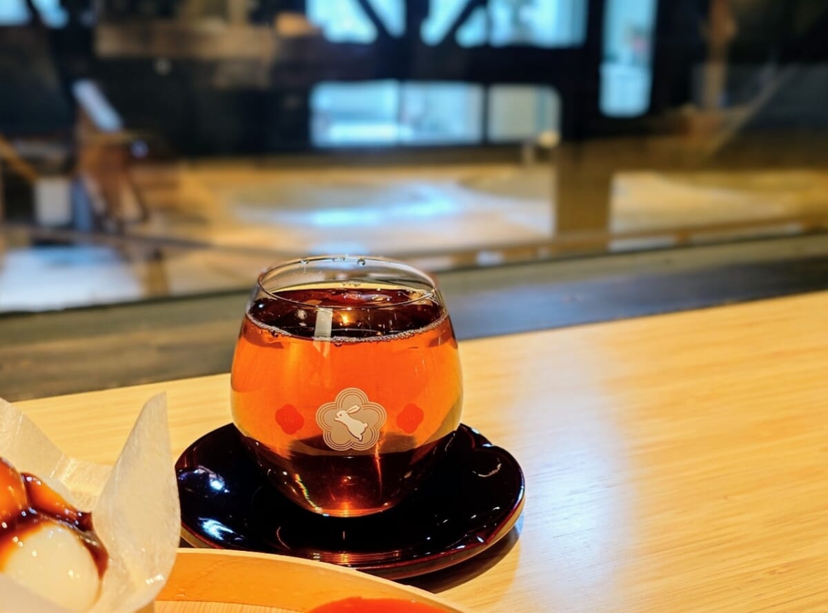 熊本県熊本市・「浜田醤油」うさぎカフェ（蔵スイーツセット）ほうじ茶